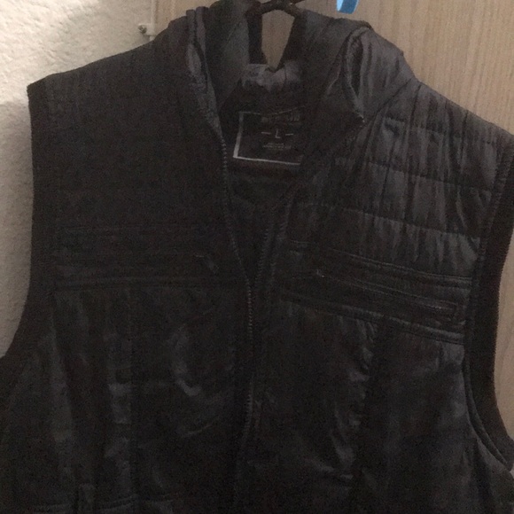 Short sleeved men’s nylon jacket. - Picture 1 of 4